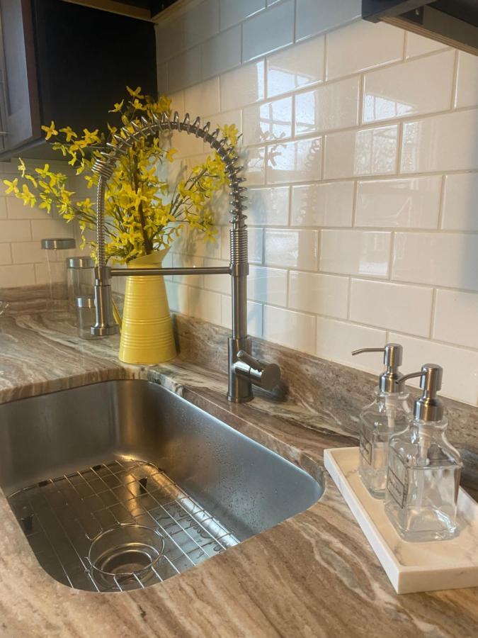 קליבלנד Cozy, Upstairs Apartment Pets Welcome With Fee Family Friendly Close To Everything מראה חיצוני תמונה